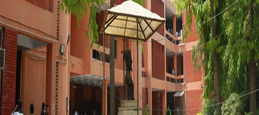 Shivaji College Academic Building photo 1